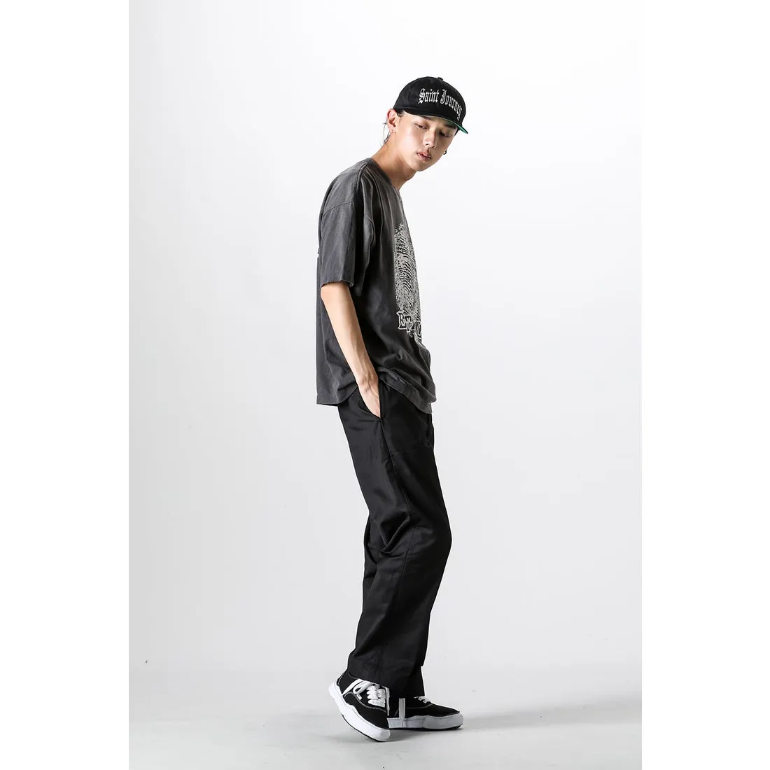 SAINT Mxxxxxx CHOSEN SS TEE/BLK Burst pattern/fingerprint print Chosen Tee Washed black S-XL Look for cylindrical fabrics without side seams. Don’t buy open-width fabrics anymore. It’s boring. Assute garment dyeing. Spray the whole piece with Ma Liu. Re-spray heavy fade. Collar and cuffs are frayed. Many places are broken. Authentic grade printing restored. Original consistent main mark/wash mark/with little angel anti-counterfeiting label.